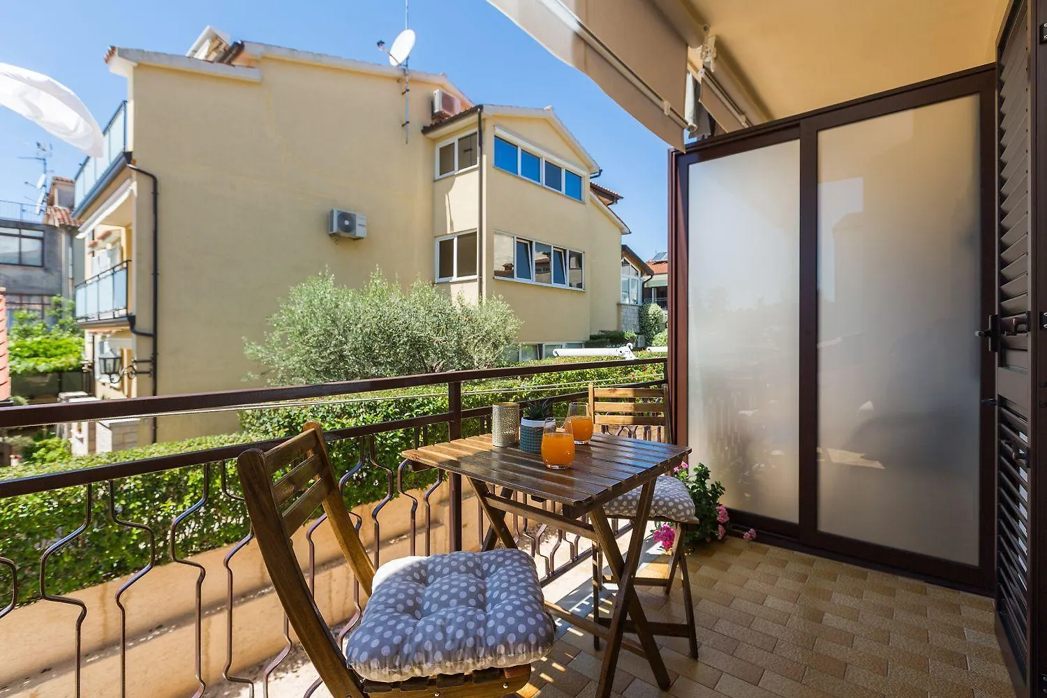 Frisch Renoviertes Apartment Wenige Gehminuten Vom Strand Mit Privatem Balkon, Klima, Grill, Wifi Poreč Croatie