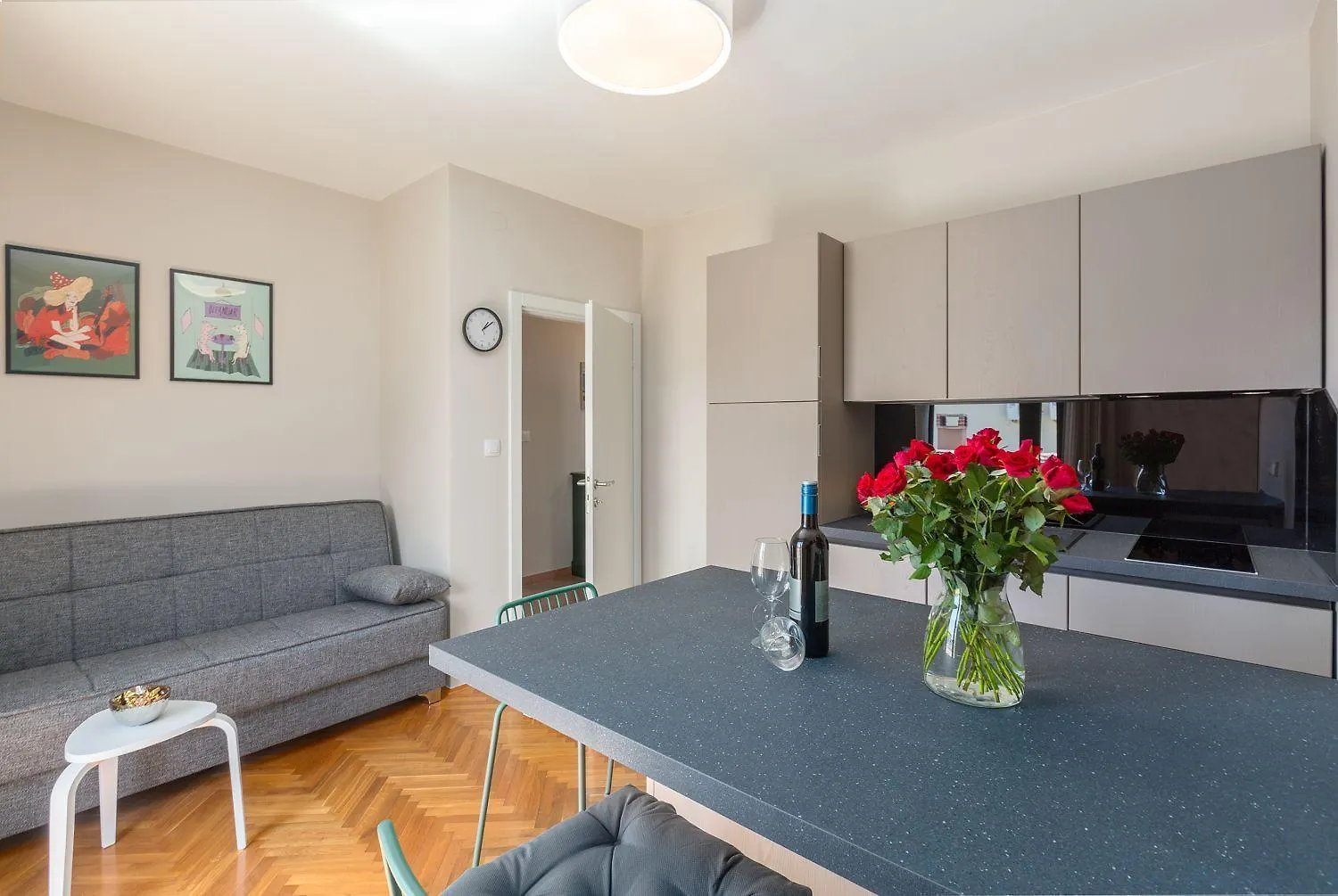 Frisch Renoviertes Apartment Wenige Gehminuten Vom Strand Mit Privatem Balkon, Klima, Grill, Wifi Poreč