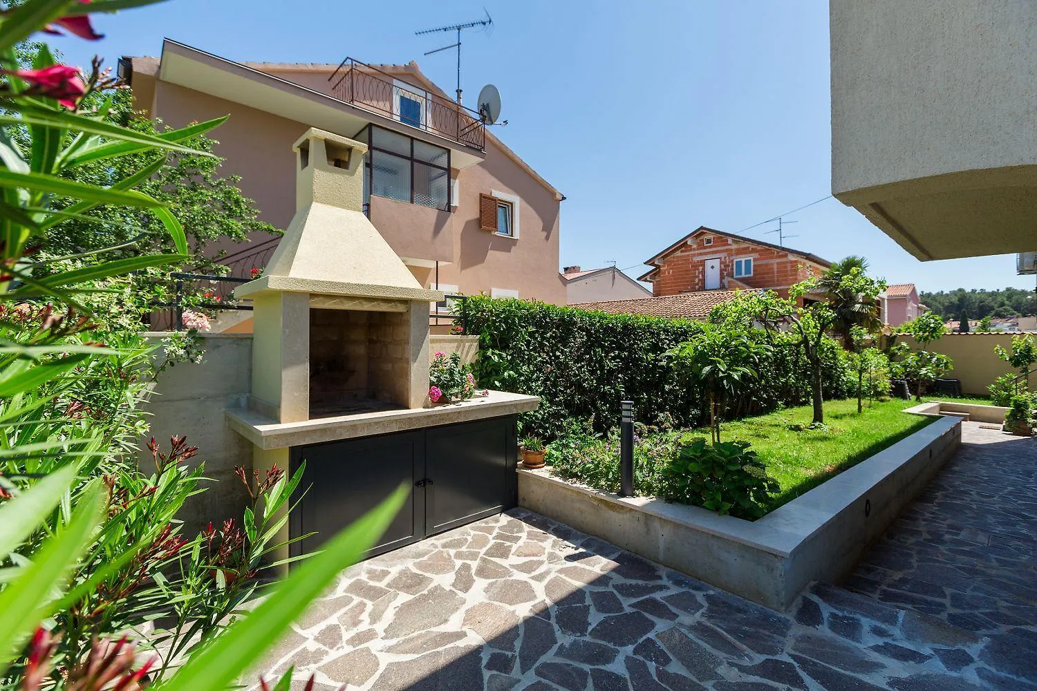 Frisch Renoviertes Apartment Wenige Gehminuten Vom Strand Mit Privatem Balkon, Klima, Grill, Wifi Porec